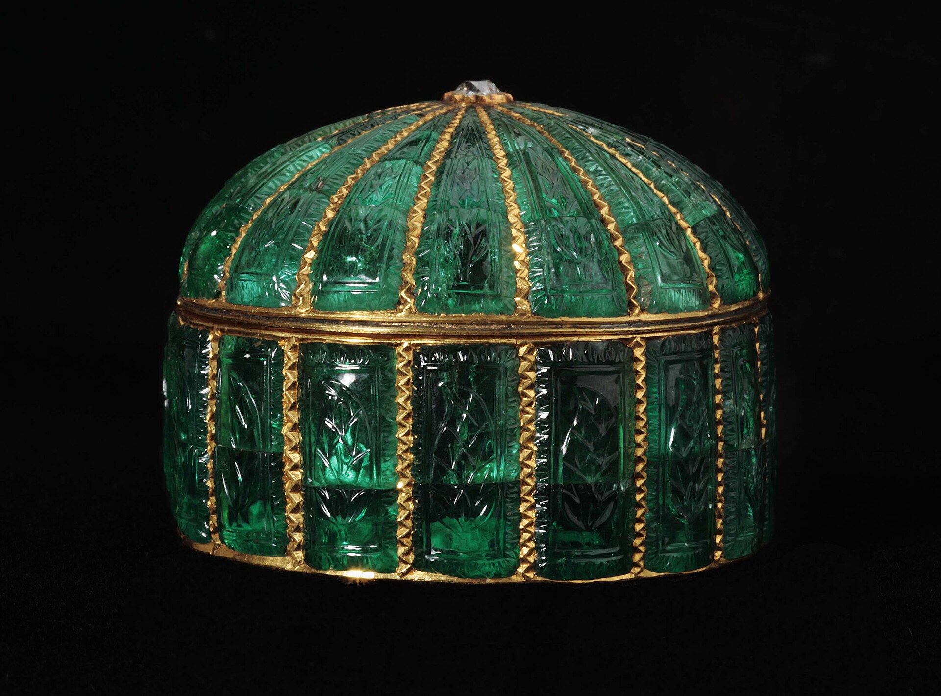 Emerald-set Box