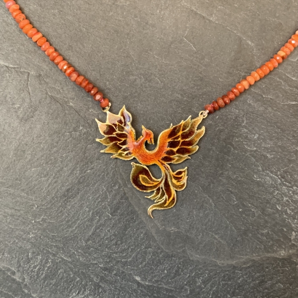 Gold necklace with plaque-à-jour and basse-taille by Coralie Arntz, 2019