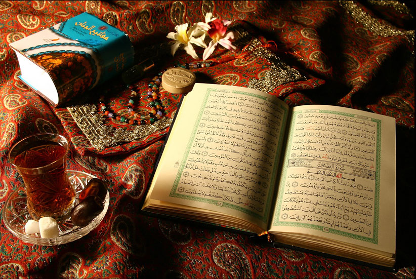 Qur'an, Mafatih al-Janan, tasbih and Turbah on a janamaz (prayer rug).