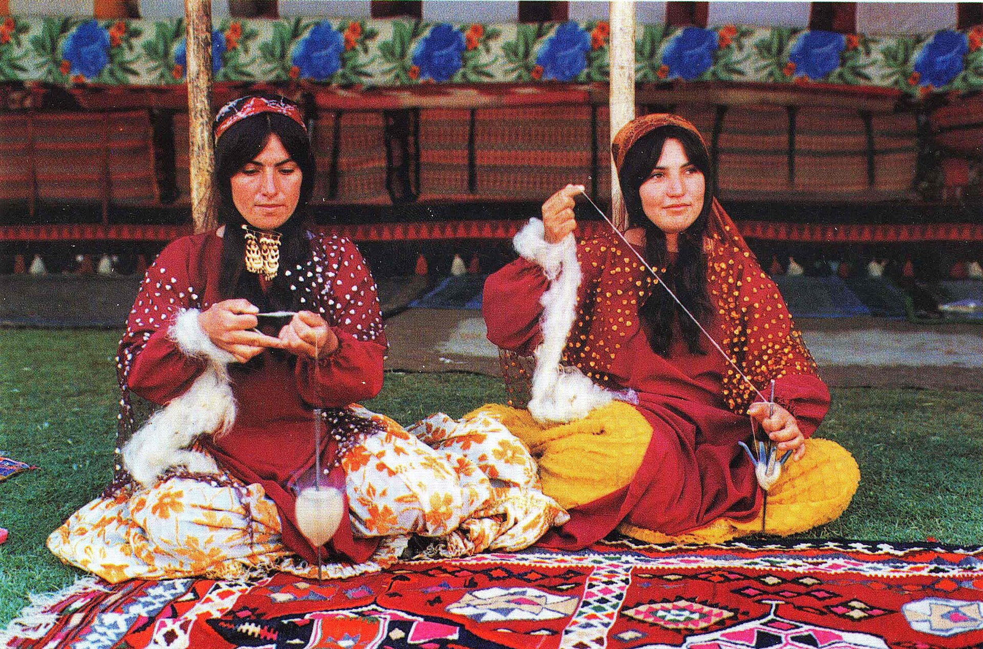 Kashkai nomad women spinning, Kashkuli, Iran