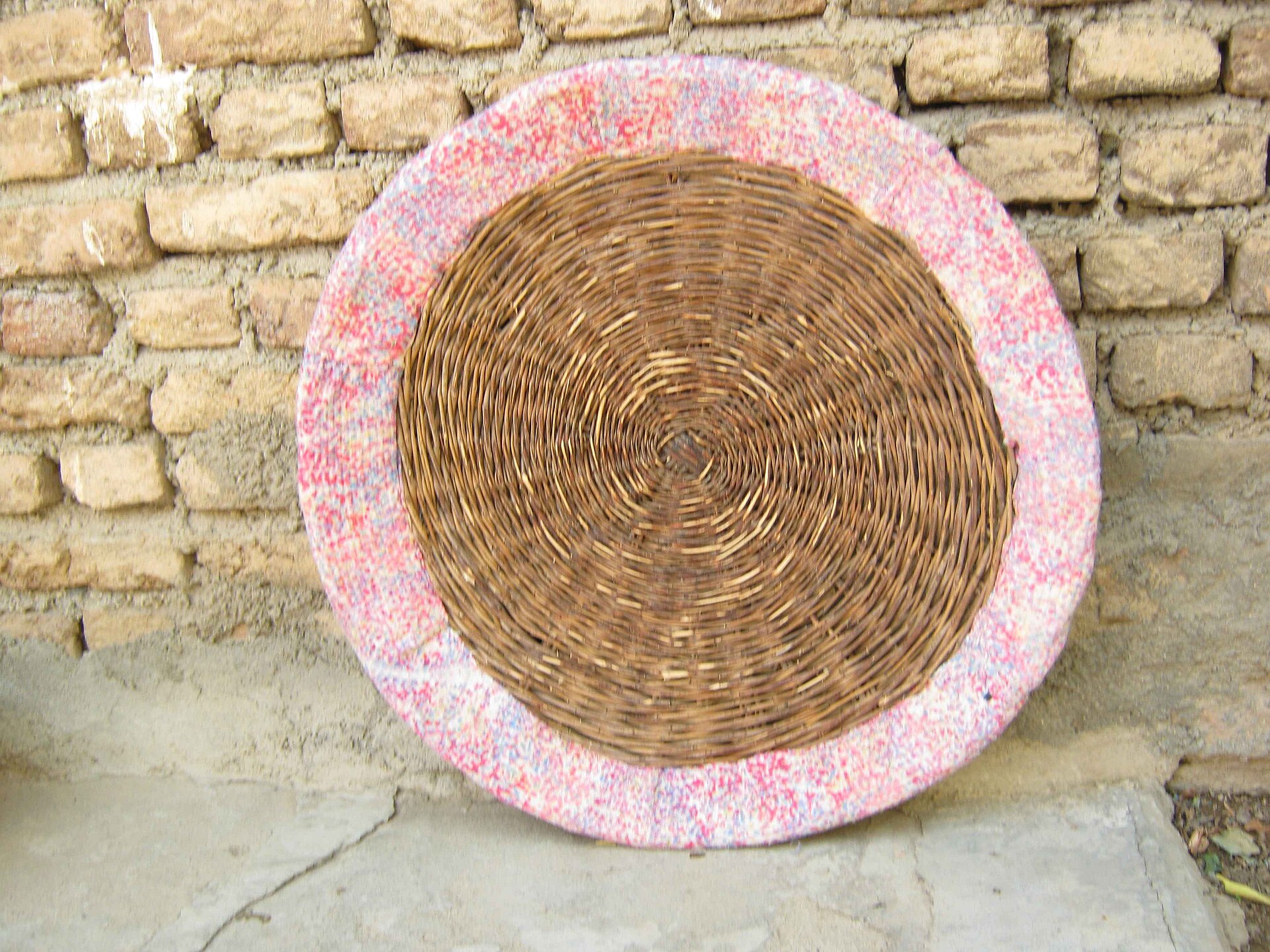 آبچکان یا صافی چوبی بزبان محلی (تؤجع)، از صنایع دستی کهن و منسوخ شده
