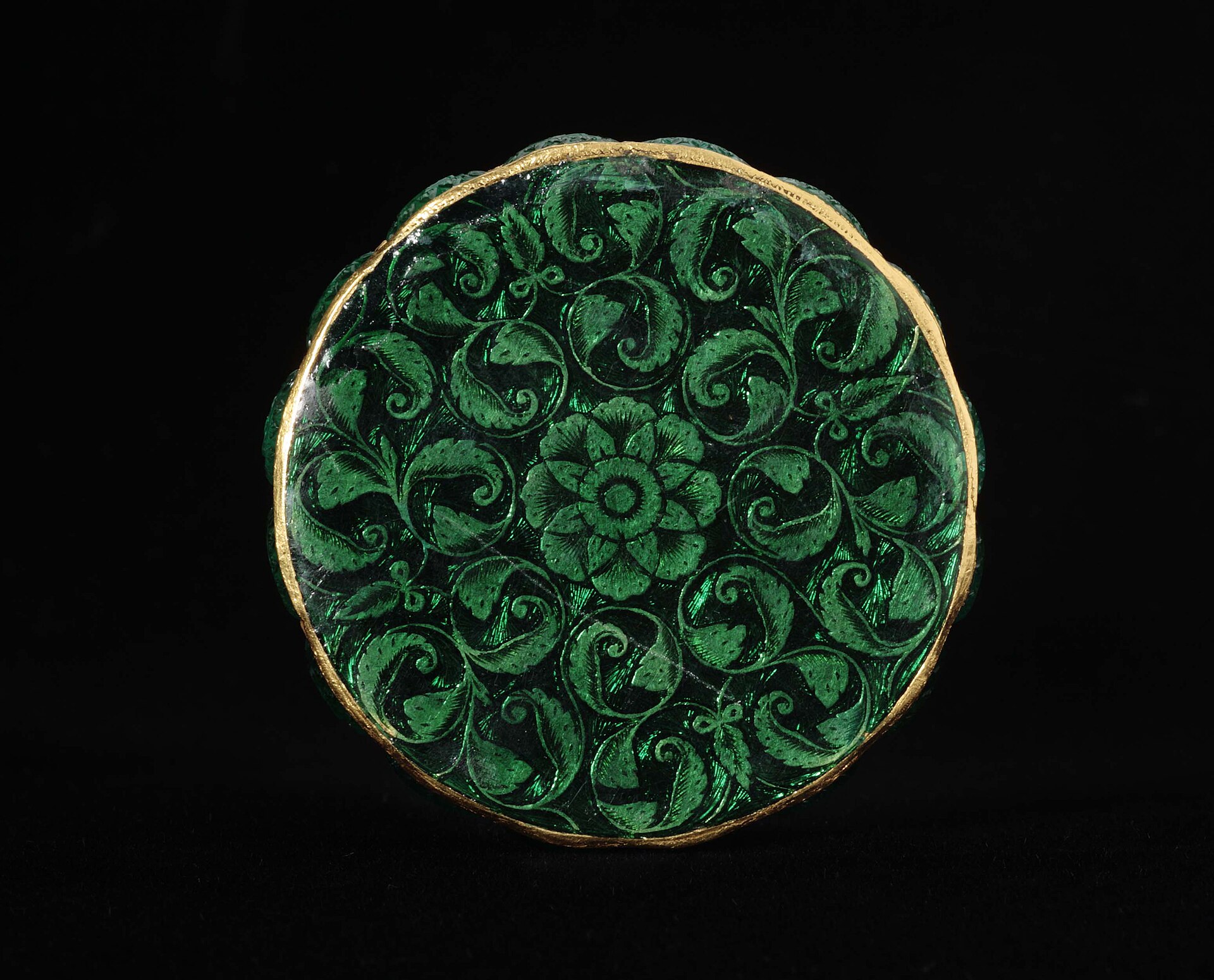 Emerald-set Box